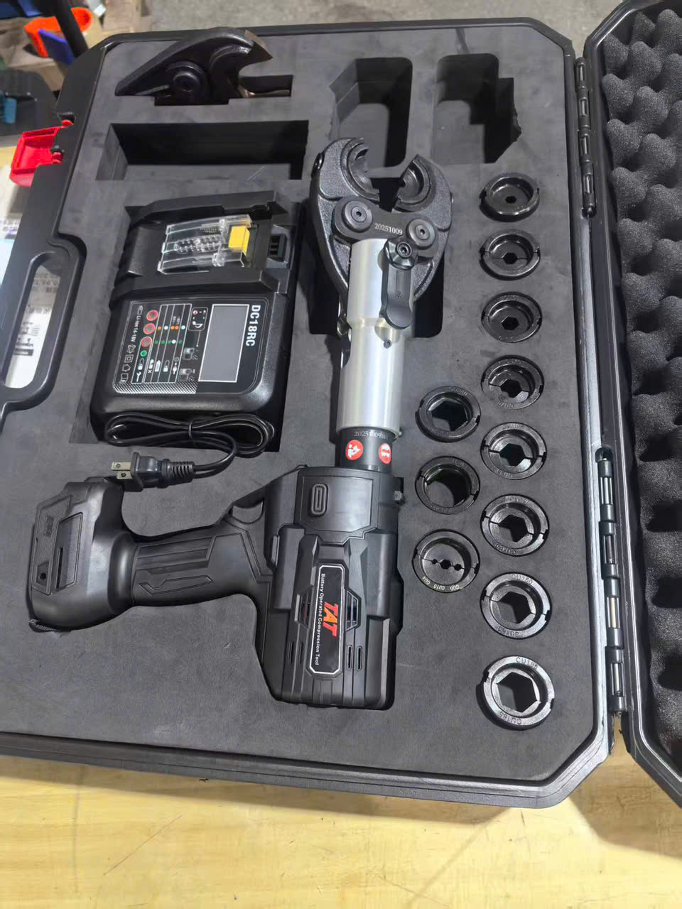 Kìm Ép Cos Thủy Lực Dùng Pin Model: CD-300C-2