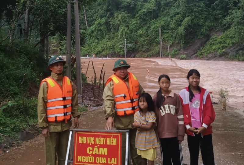Mưa lớn gây ra ngập lụt, sạt lở núi nhiều nơi trên địa bàn tỉnh Quảng Bình
